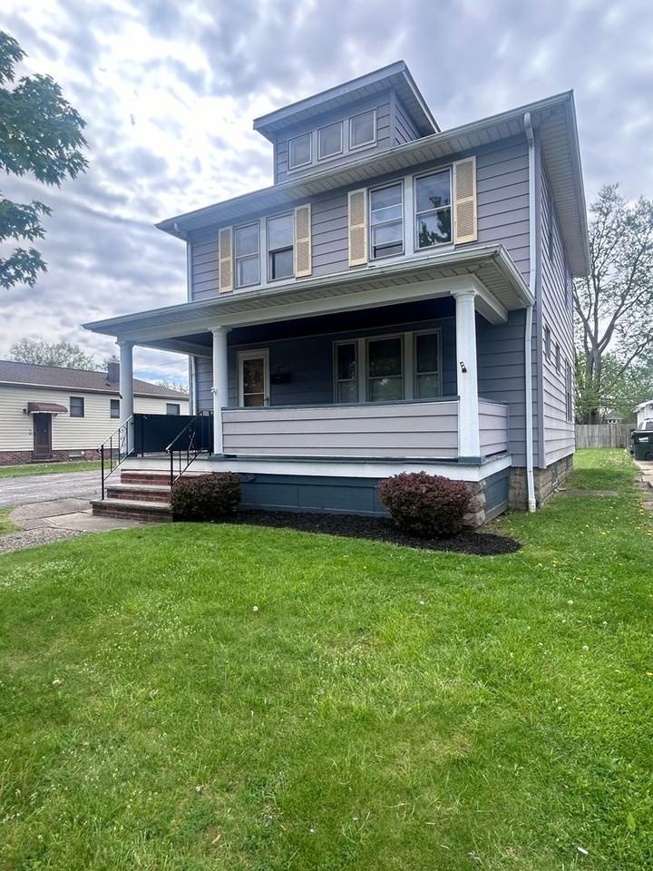 220 John St - Photo 2 of 23