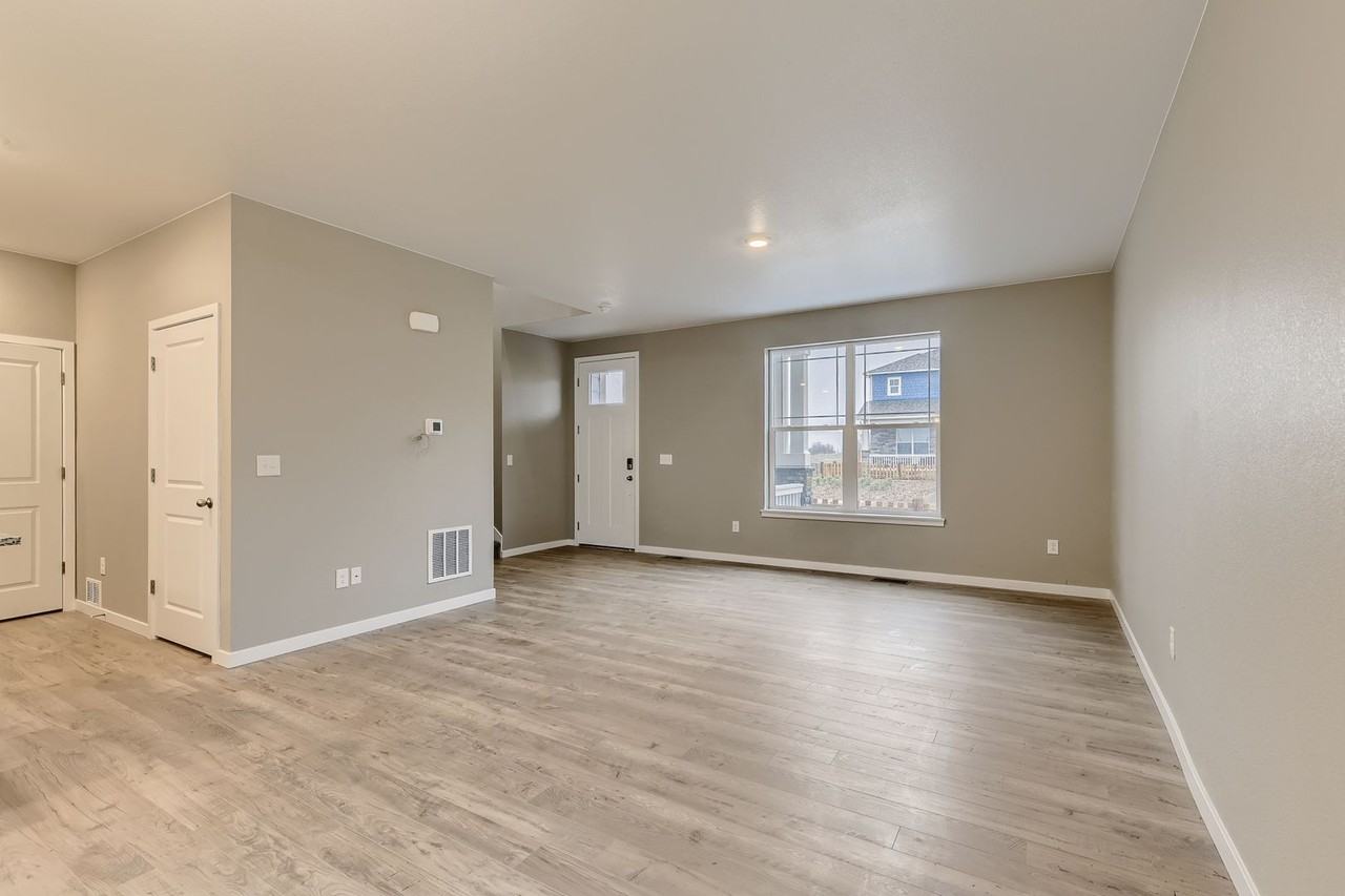 847 N Quatar St - Photo 4 of 14