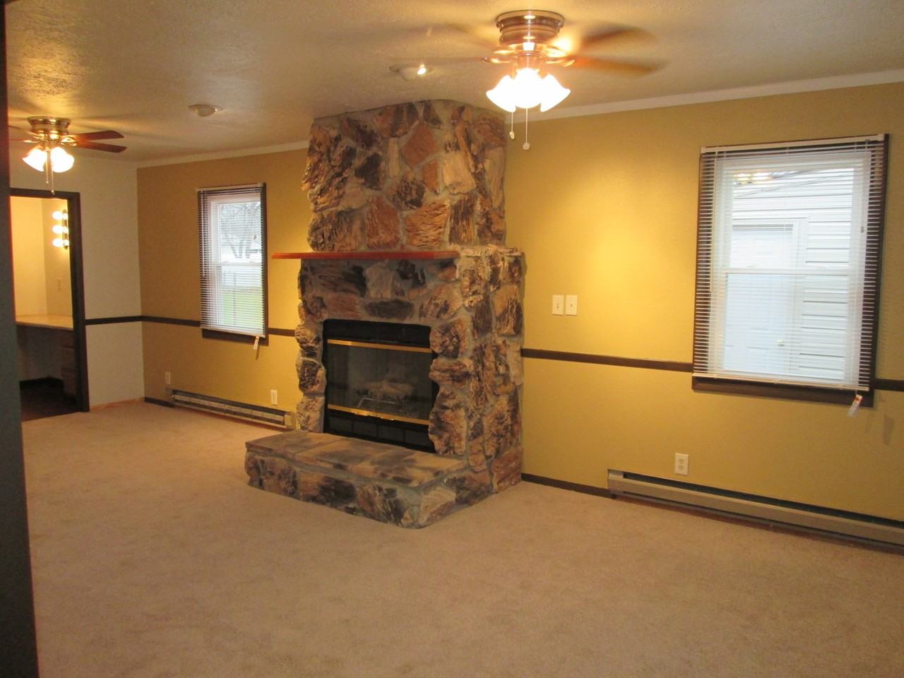 2529 Bainbridge Ave - Photo 3 of 12