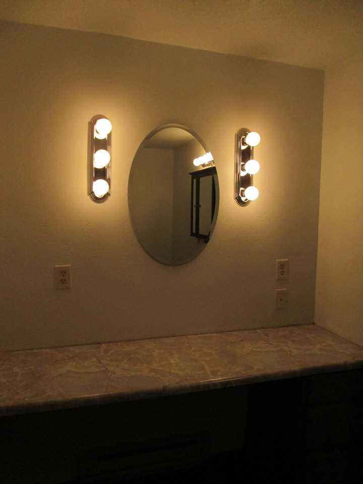 2529 Bainbridge Ave - Photo 6 of 12