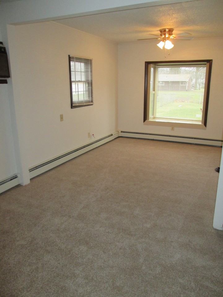 2529 Bainbridge Ave - Photo 7 of 12