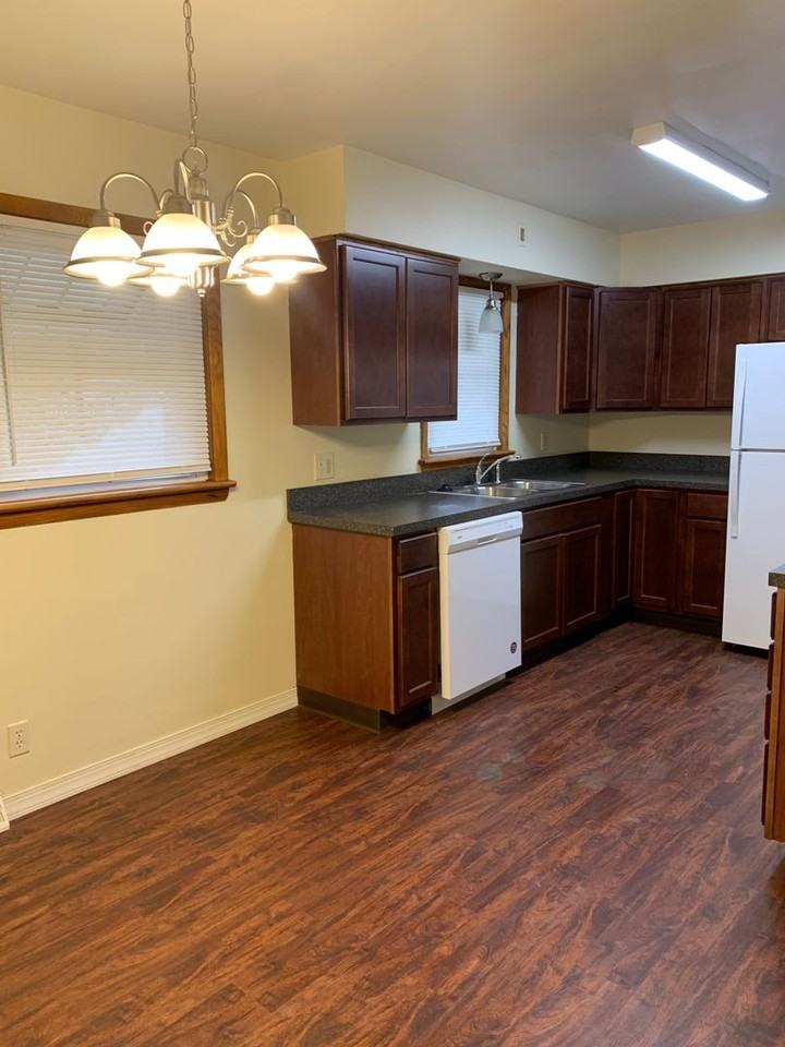 1001 Logan Ave - Photo 5 of 20