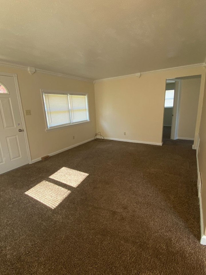 243 S Roanoke Ave - Photo 2 of 16