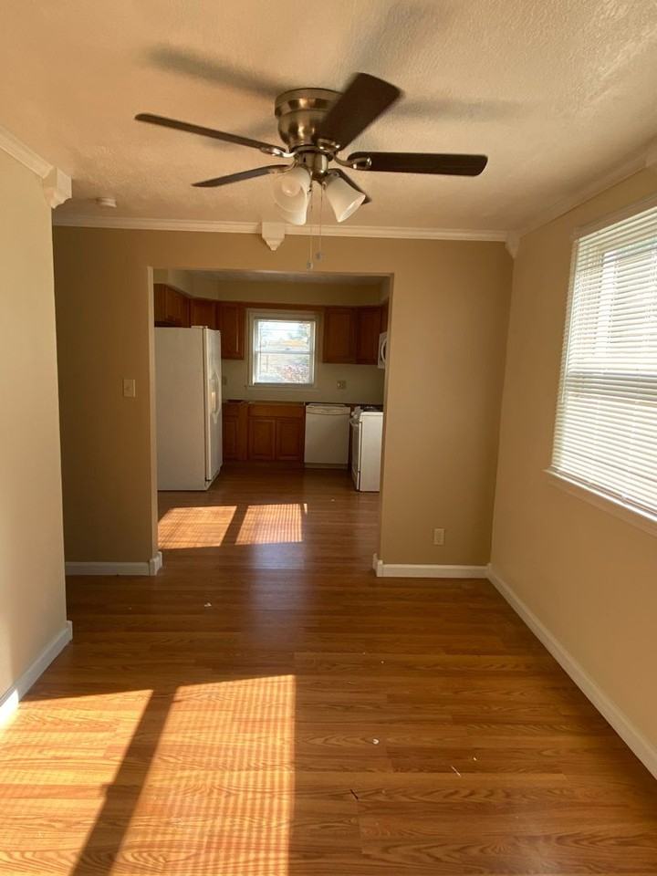 243 S Roanoke Ave - Photo 3 of 16