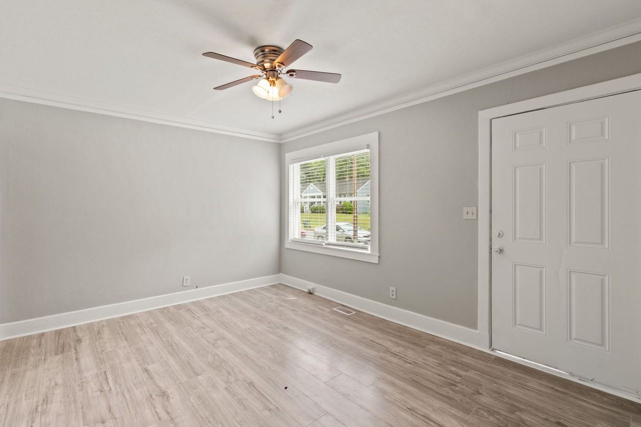 181 Holderness St Sw - Photo 2 of 11