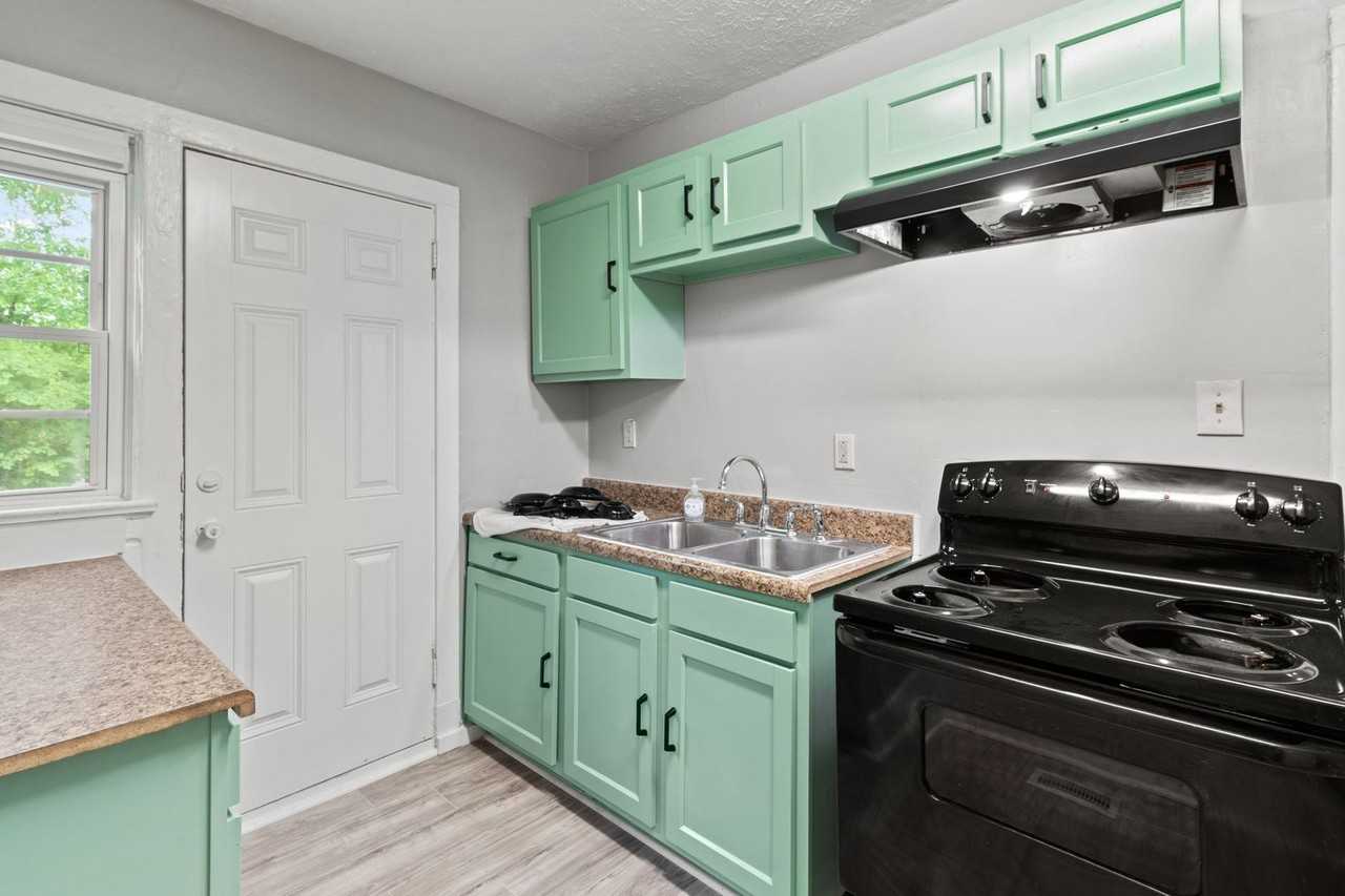 181 Holderness St Sw - Photo 7 of 11