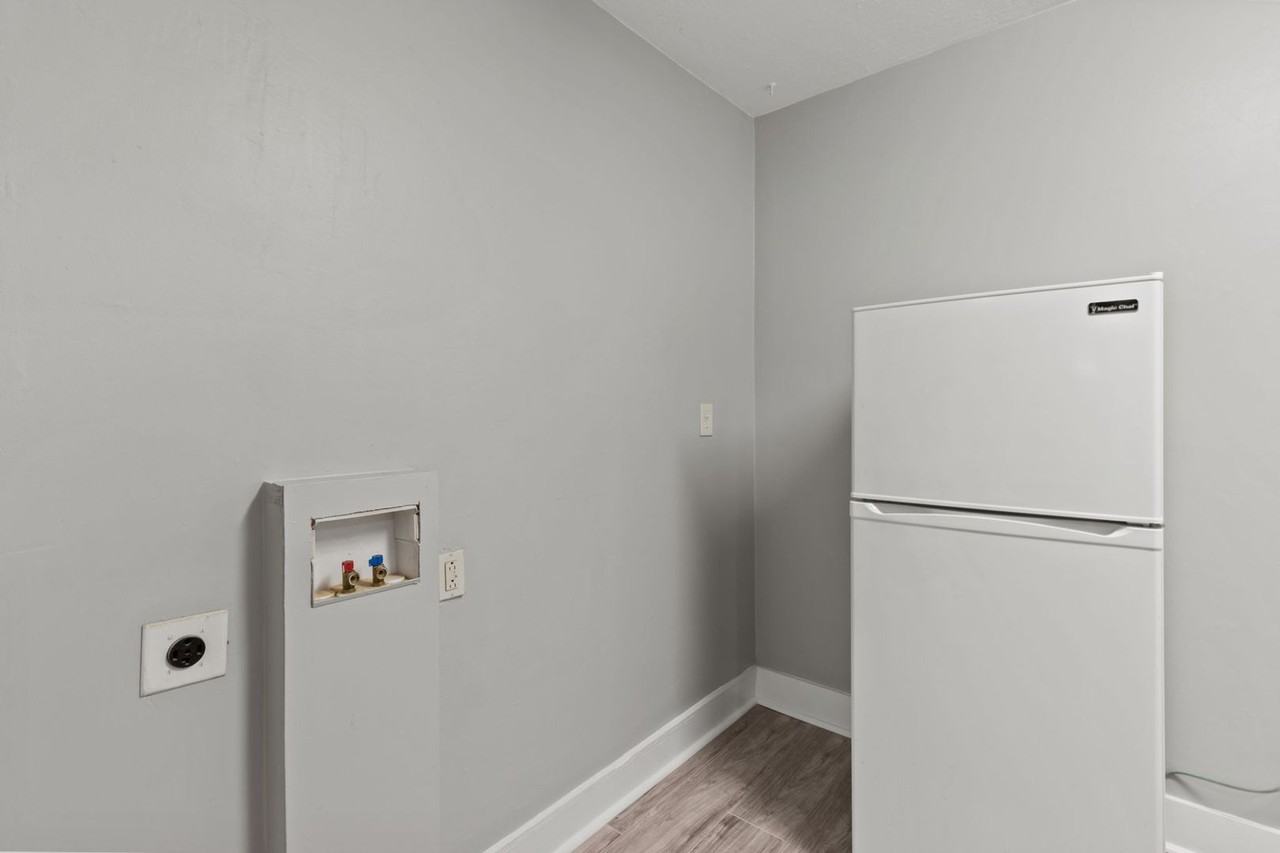 181 Holderness St Sw - Photo 5 of 11