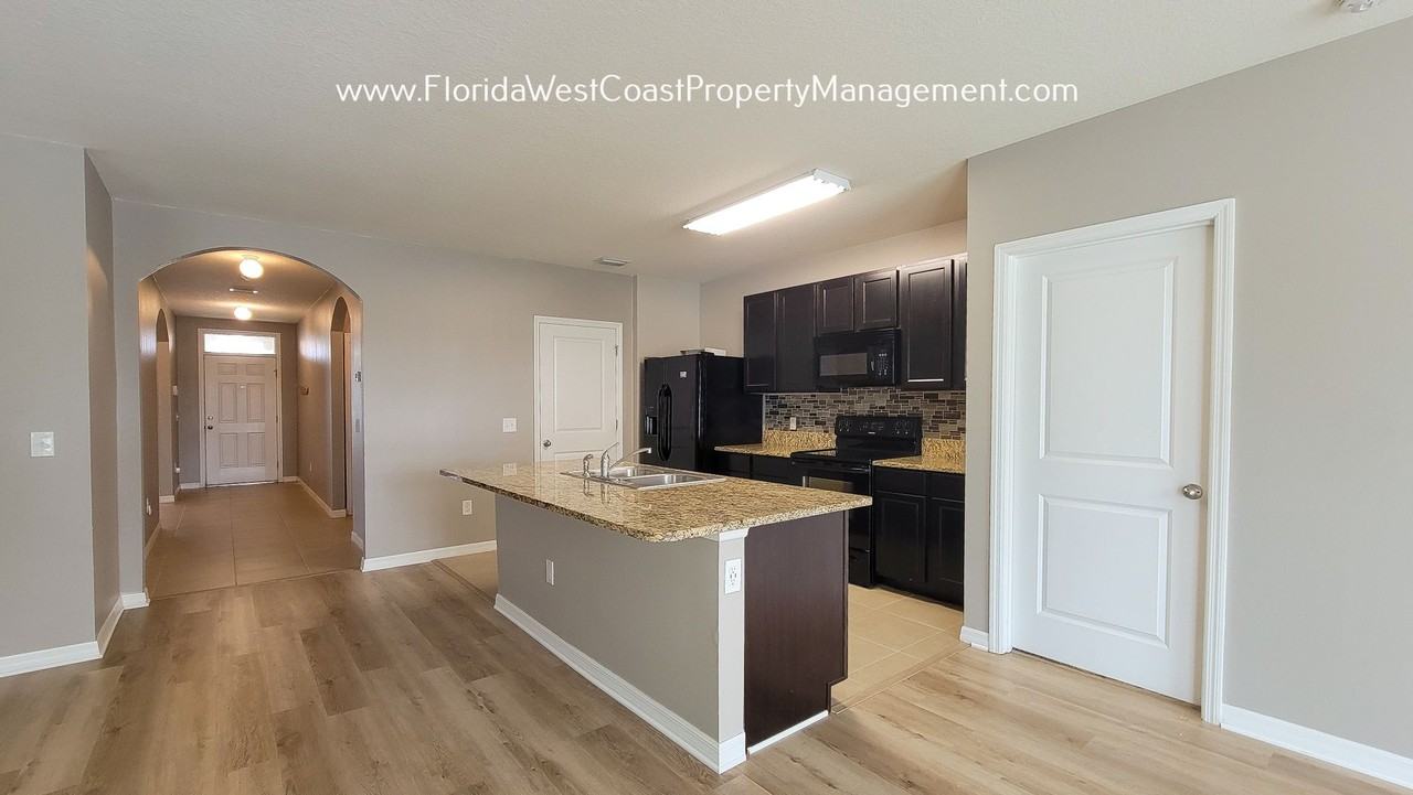 3911 Wayfarer Way - Photo 2 of 27