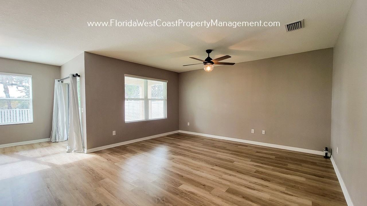 3911 Wayfarer Way - Photo 4 of 27