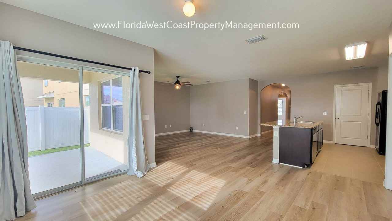 3911 Wayfarer Way - Photo 5 of 27