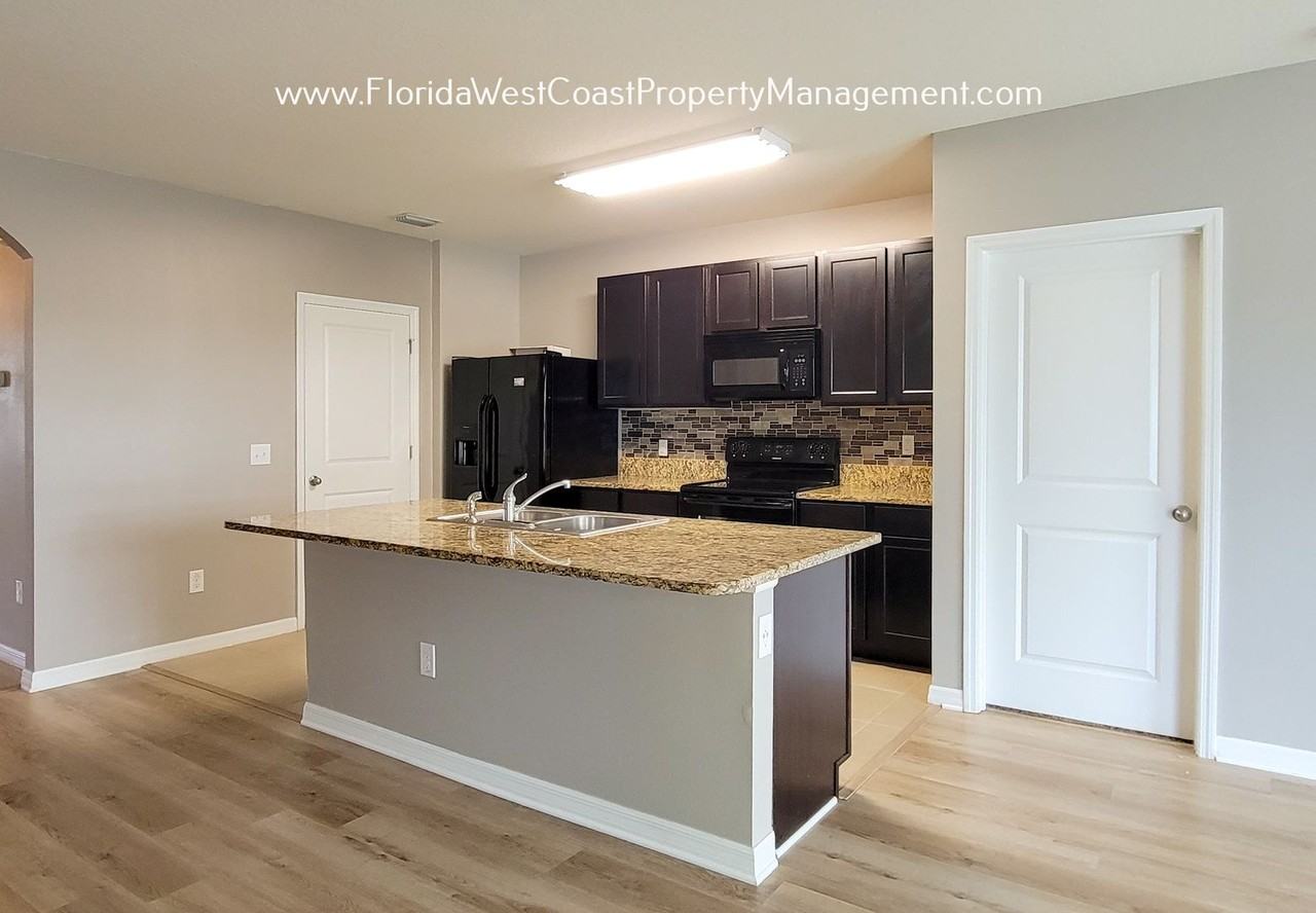 3911 Wayfarer Way - Photo 7 of 27