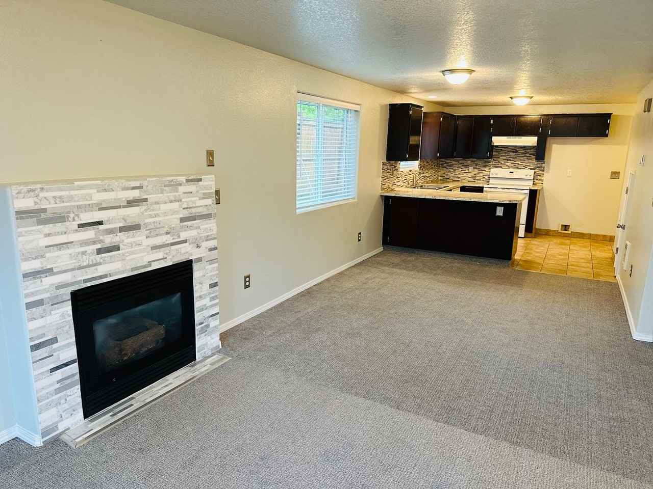 2407 Ne 77th Ave - Photo 2 of 16