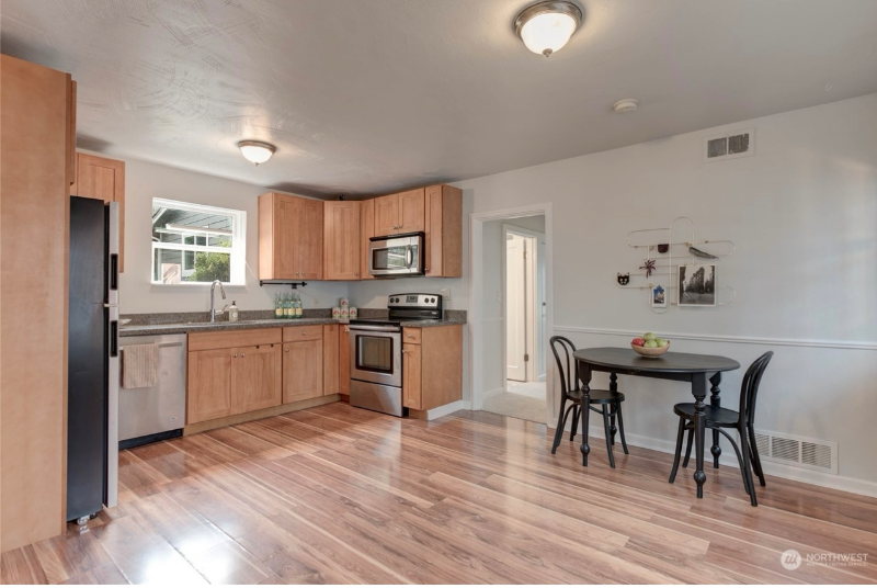 8147 9th Ave Sw - Photo 7 of 13