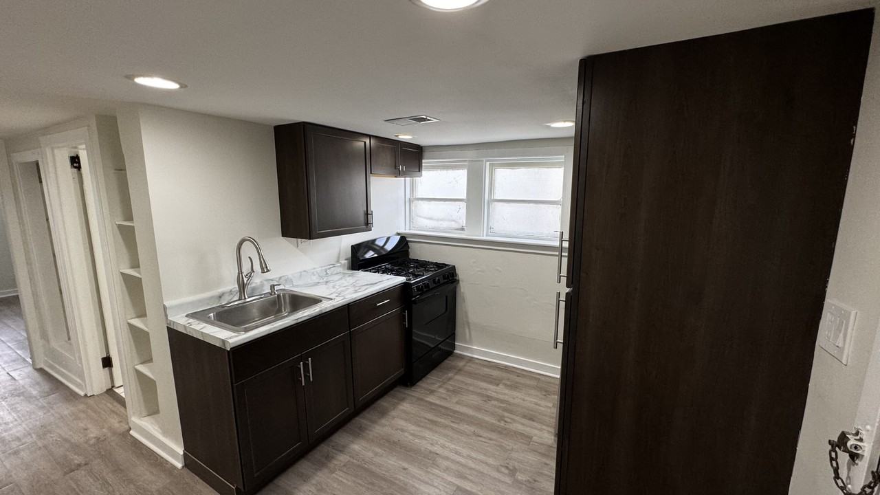 3053 W 56th St #B - Photo 3 of 9