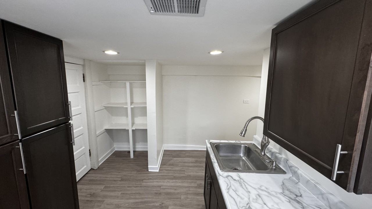 3053 W 56th St #B - Photo 5 of 9