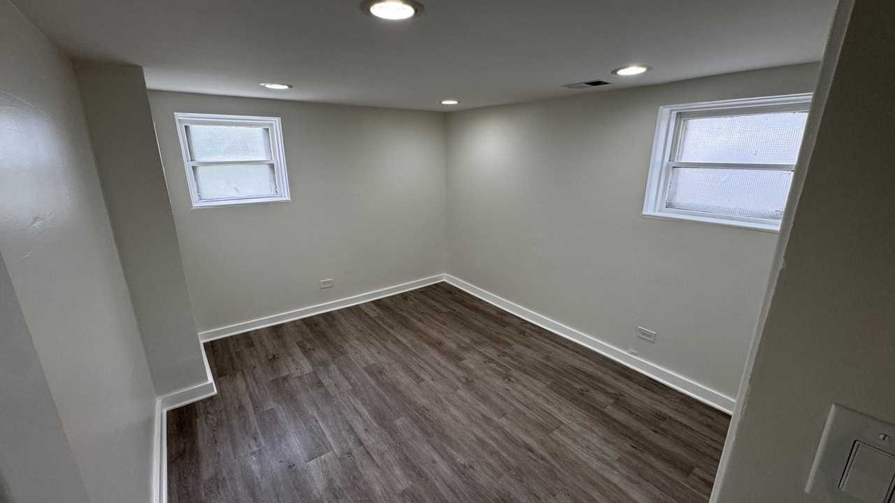 3053 W 56th St #B - Photo 6 of 9