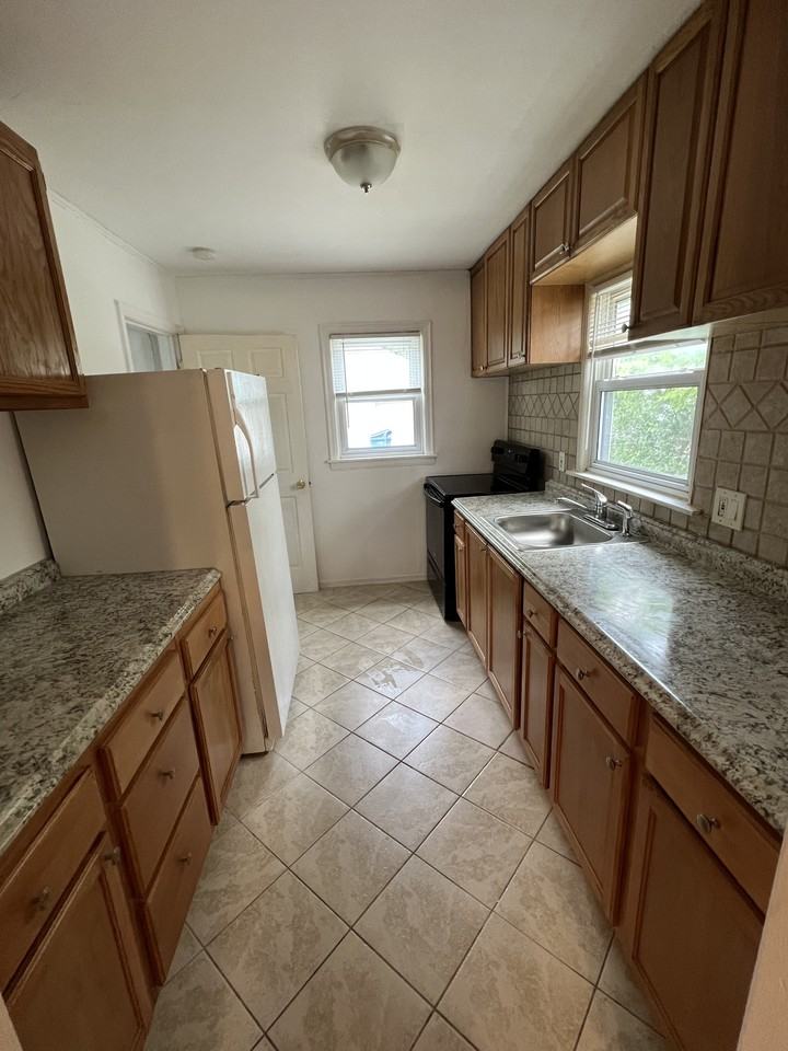 26040 Hanover St #NA - Photo 4 of 10