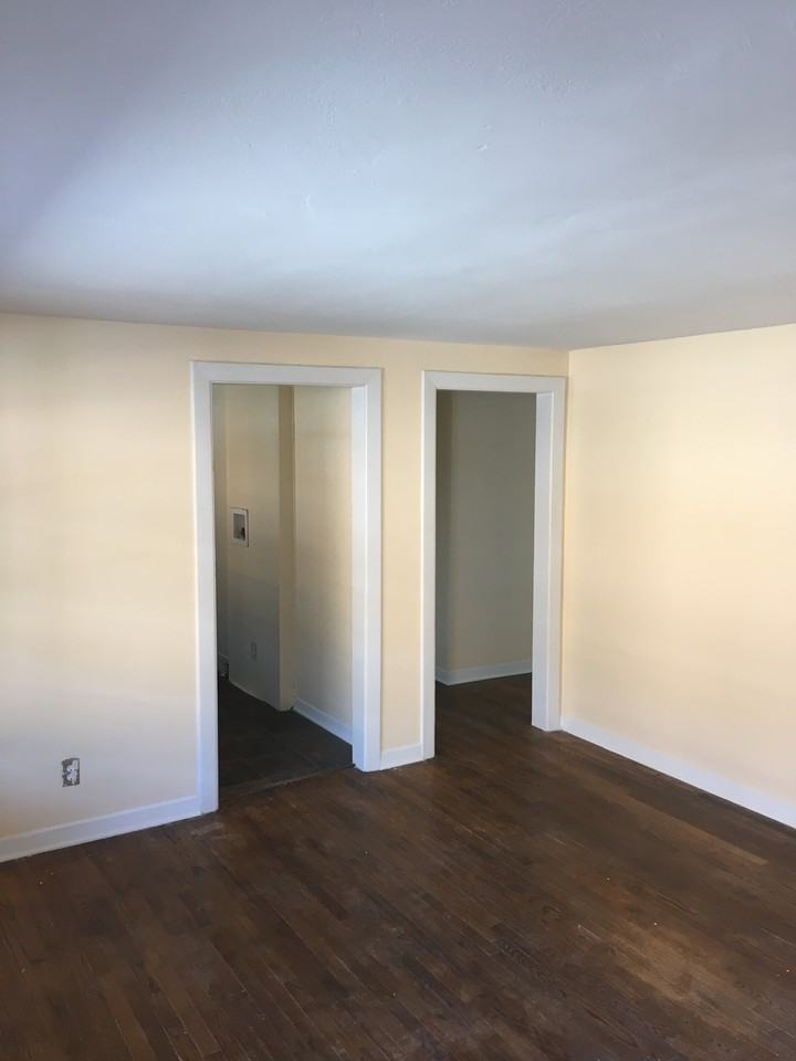 2603 E 10th St #5 - Photo 2 of 4