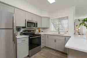 featured image of 4630 S Lakeshore Dr