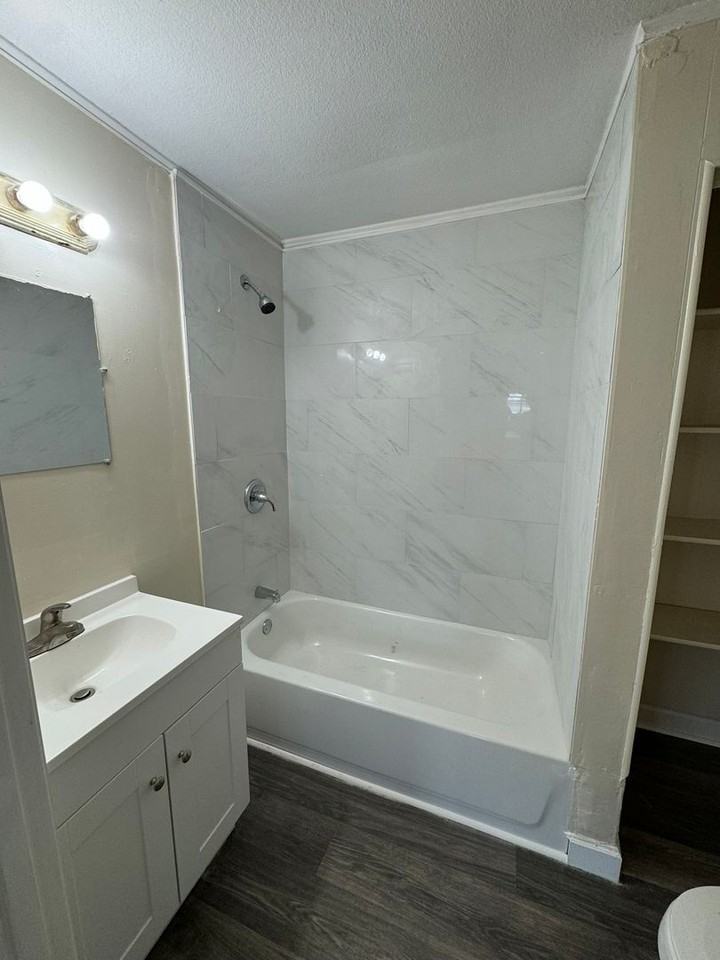 5432 10th St - Photo 2 of 11