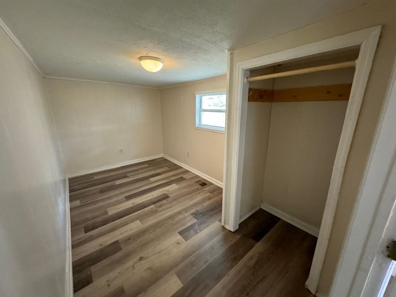 5432 10th St - Photo 3 of 11