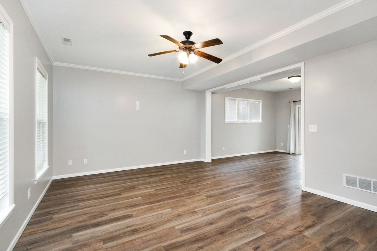 2621 Valentine Ln - Photo 3 of 27