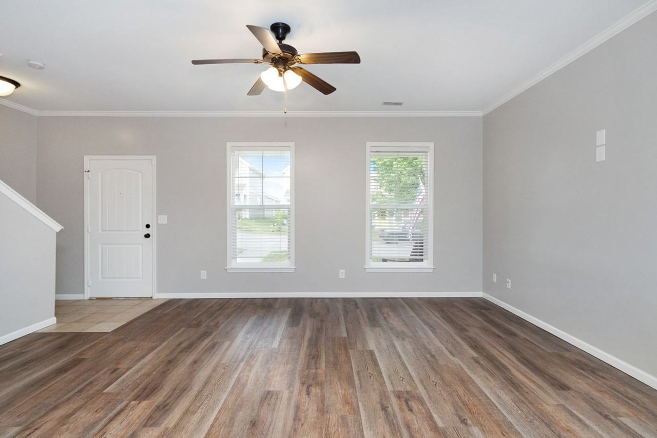2621 Valentine Ln - Photo 4 of 27