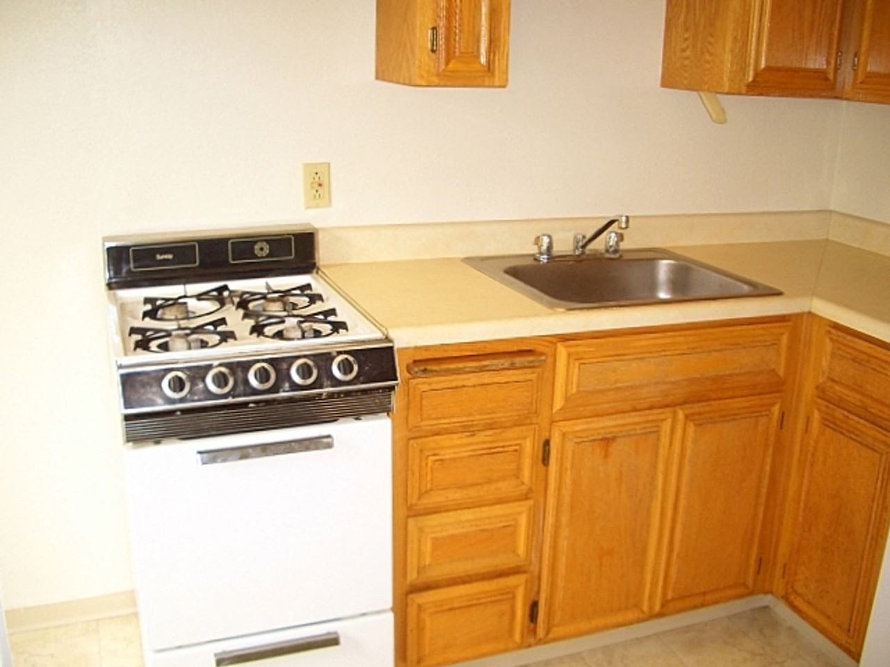 1716 University Ave #19 - Photo 3 of 5