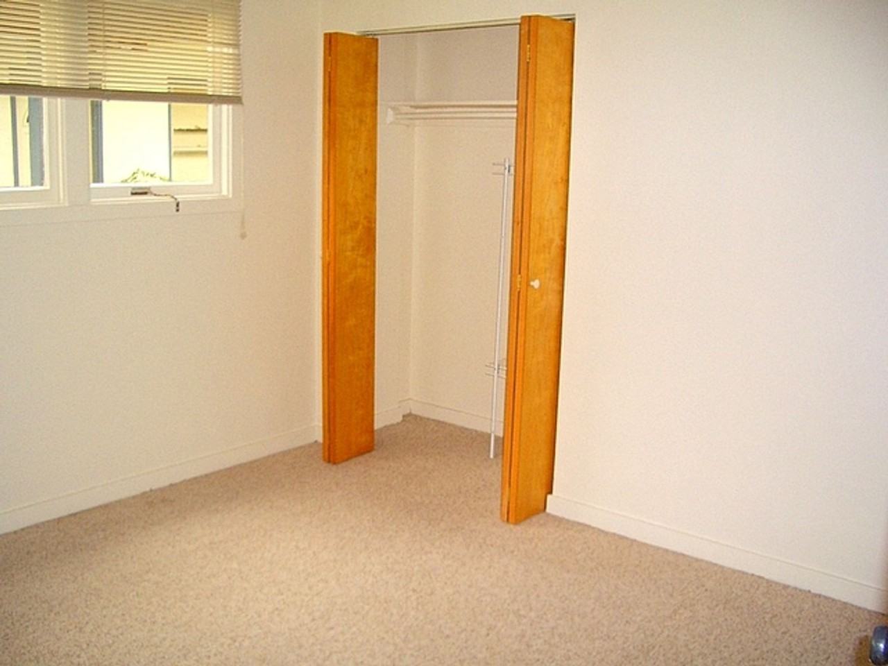 1716 University Ave #19 - Photo 4 of 5