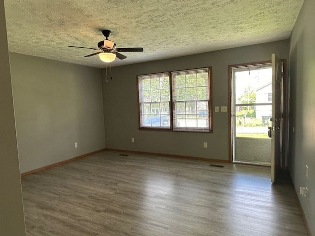 140 Stewart - Photo 4 of 32