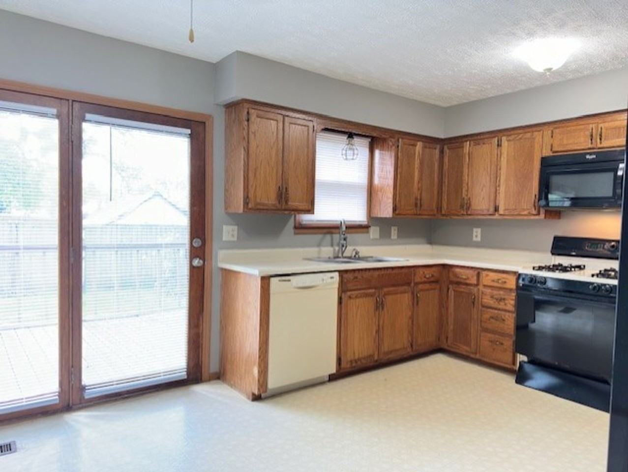 140 Stewart - Photo 6 of 32