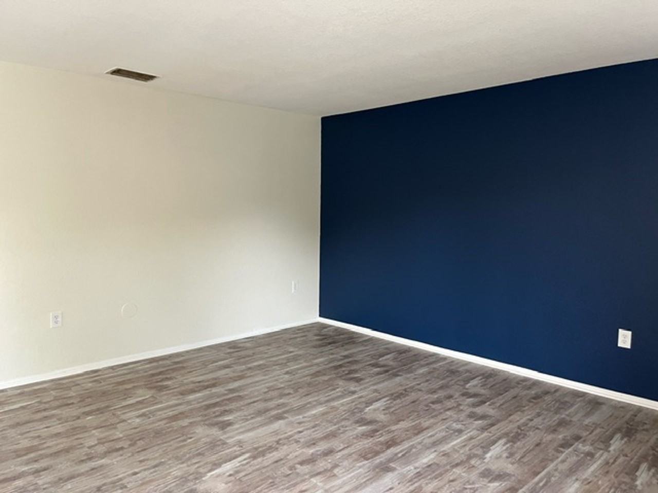 1022 Hagle Park Rd - Photo 3 of 9