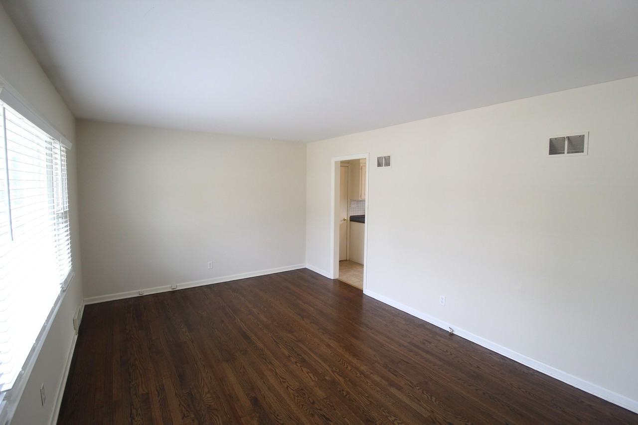 6019 W 54th St - Photo 3 of 10