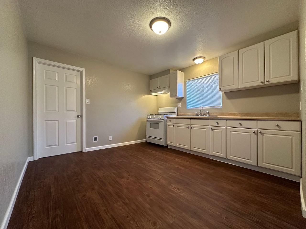 303 Taylor St - Photo 3 of 13