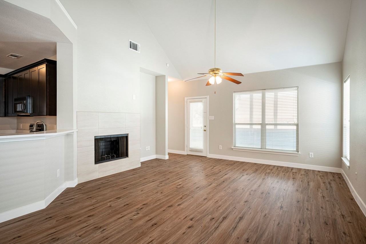 9902 Maple Dr - Photo 2 of 24