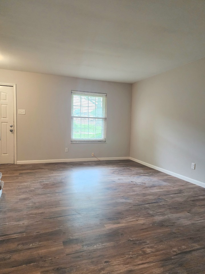 4285 Burnett Walk #NA - Photo 7 of 11