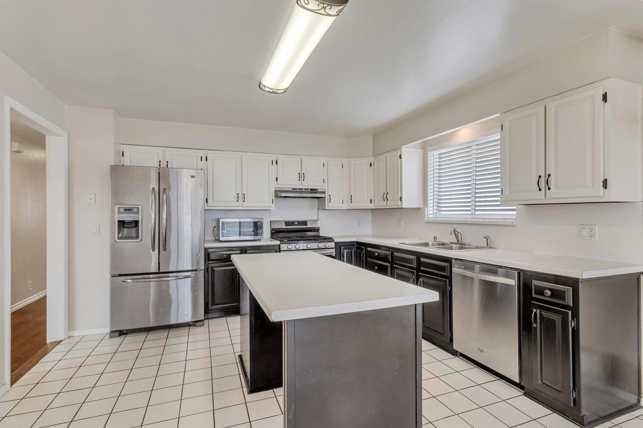 1222 W Shields Ln #1 - Photo 6 of 30