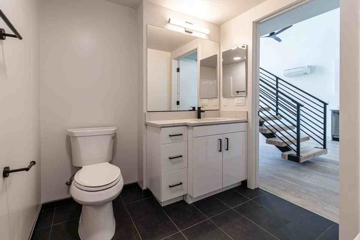 1208 Q St - Photo 5 of 16