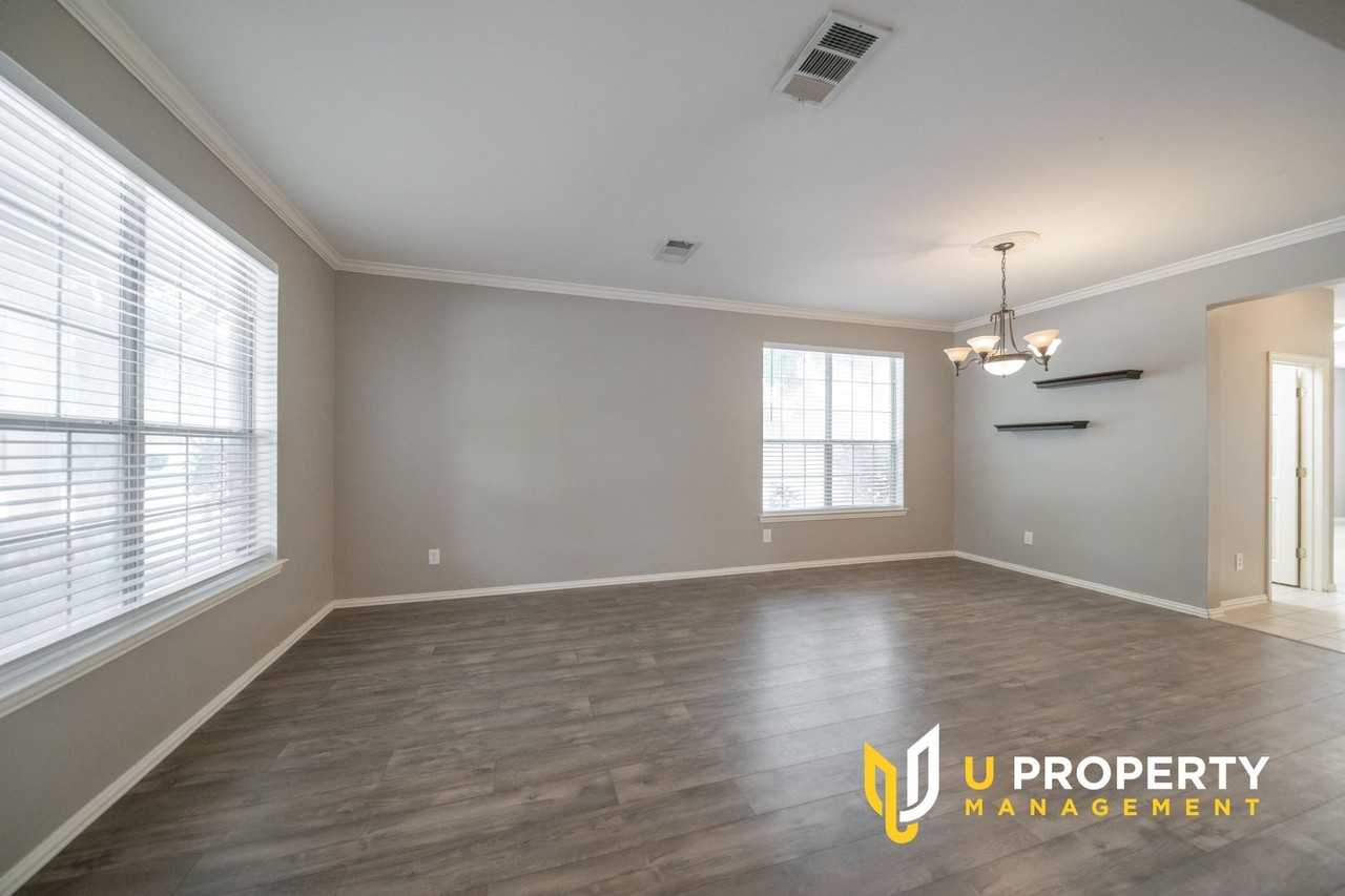 2312 Geneva Ln - Photo 2 of 32