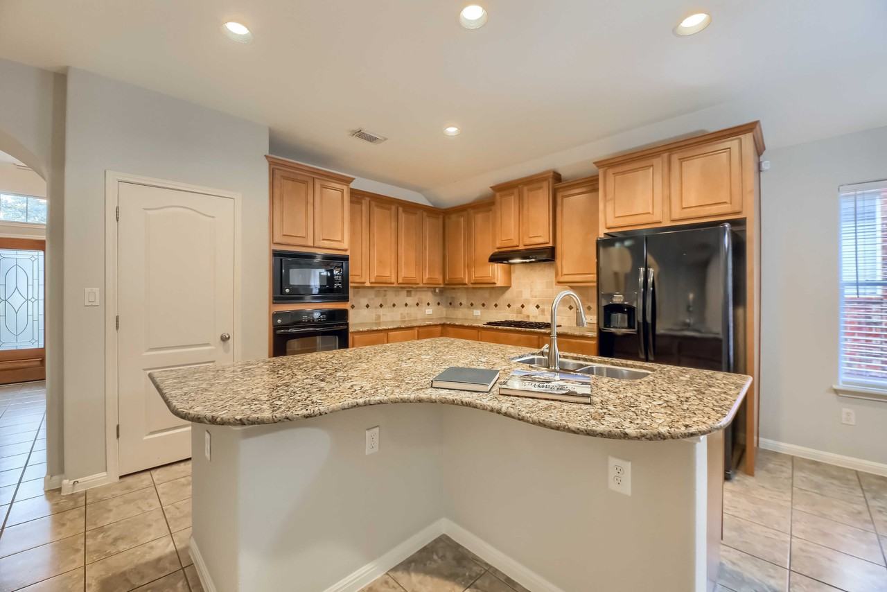 11705 Cherisse Dr - Photo 3 of 40