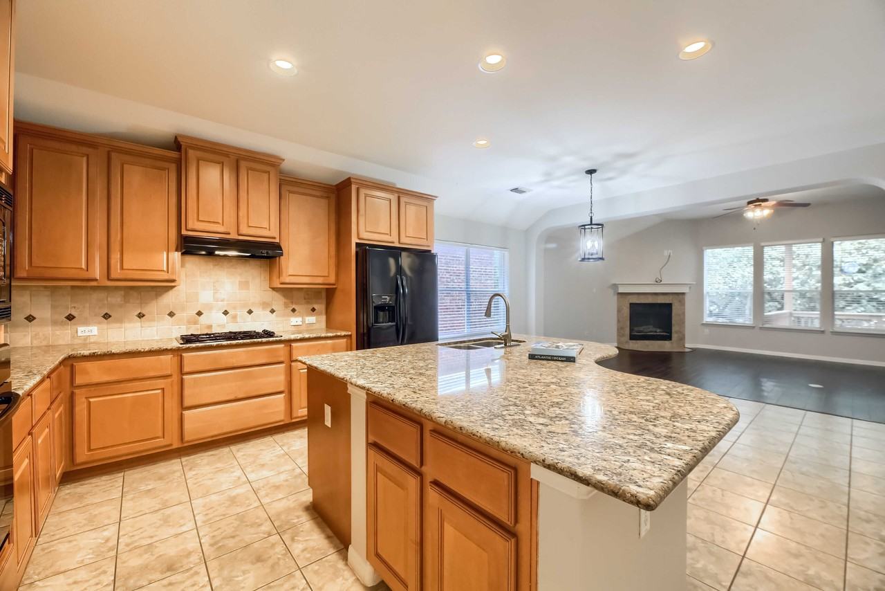 11705 Cherisse Dr - Photo 4 of 40