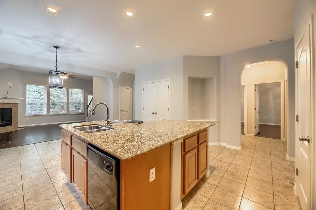 11705 Cherisse Dr - Photo 5 of 40