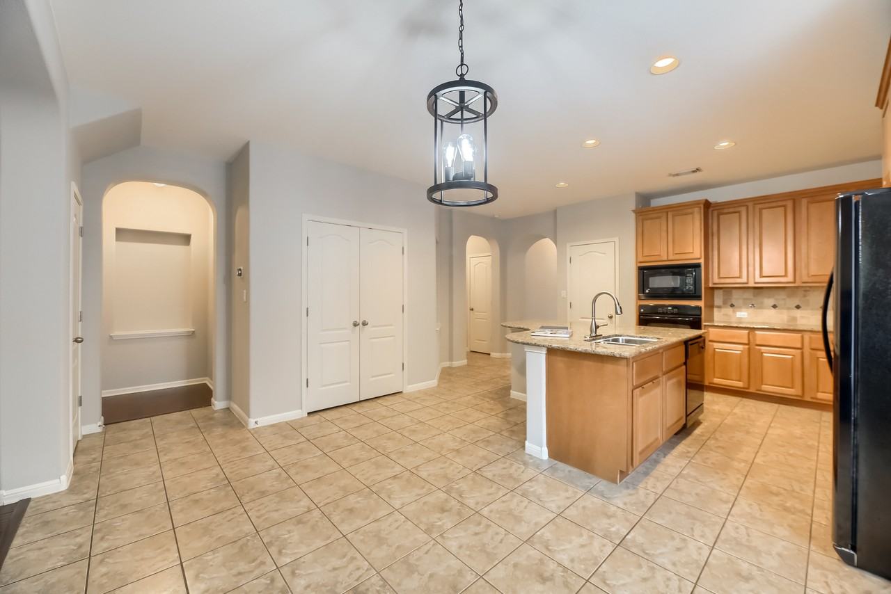 11705 Cherisse Dr - Photo 6 of 40