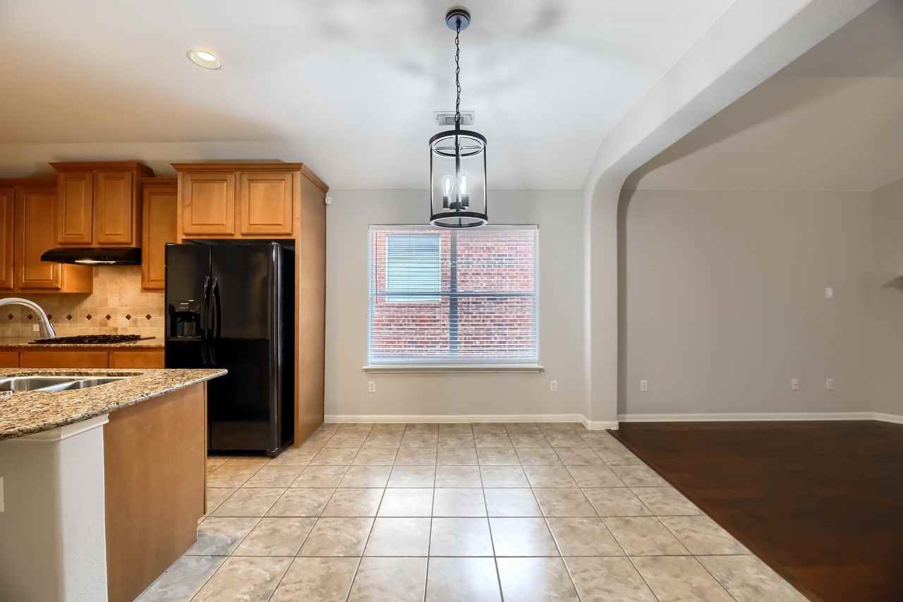 11705 Cherisse Dr - Photo 7 of 40