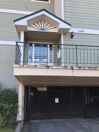 1405 Oak Grove Ave #205