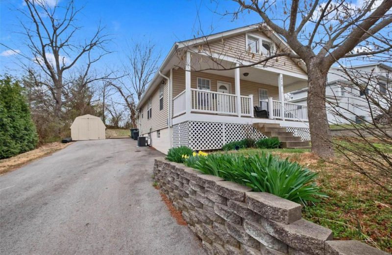 218 Lookout Ave - Photo 2 of 20