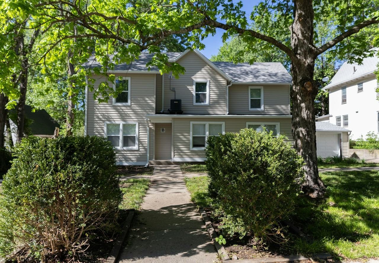 916 Grove Street, Unit B - Photo 2 of 10