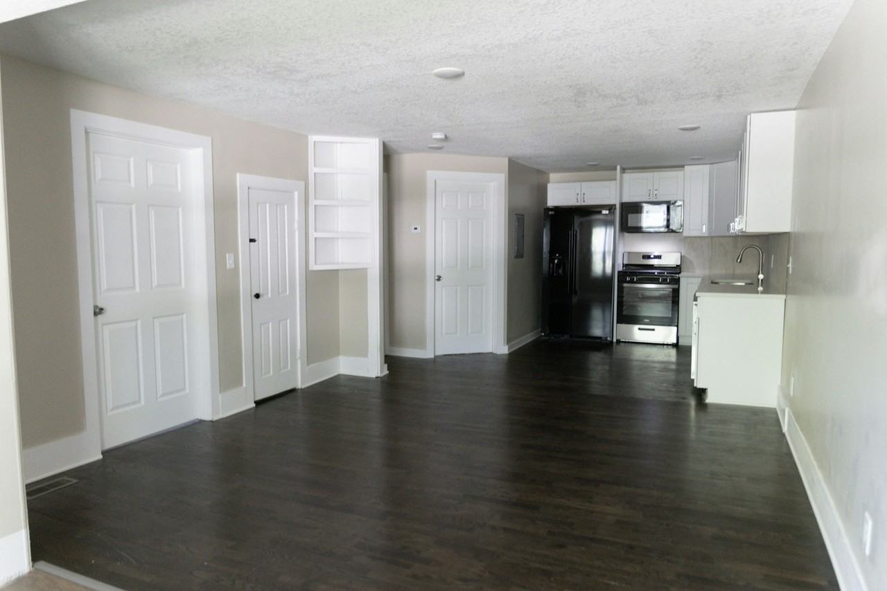 916 Grove Street, Unit B - Photo 4 of 10