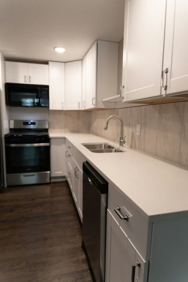 916 Grove Street, Unit B - Photo 6 of 10