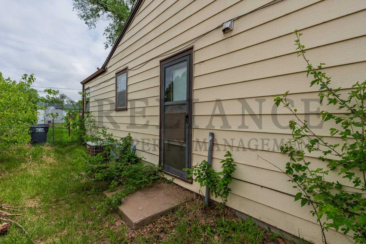 2732 N Grove St #1 - Photo 3 of 27